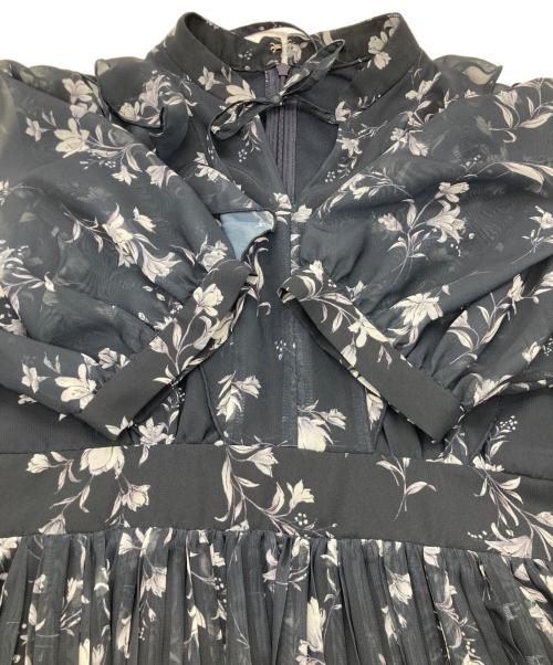MERCURY DUO（マーキュリーデュオ）MERCURY DUO (マーキュリーデュオ) 花柄ラッフルプリーツティアードワンピース　002420303401 ネイビー サイズ:Mの古着・服飾アイテム