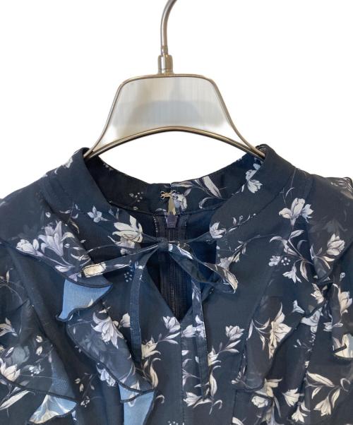 MERCURY DUO（マーキュリーデュオ）MERCURY DUO (マーキュリーデュオ) 花柄ラッフルプリーツティアードワンピース　002420303401 ネイビー サイズ:Mの古着・服飾アイテム