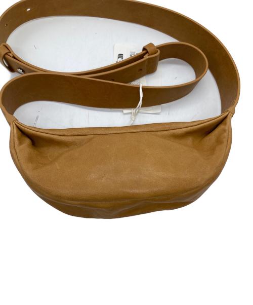 COS（コス）COS (コス) スイングマイクロクロスボディーバッグ　1224386 ブラウンの古着・服飾アイテム