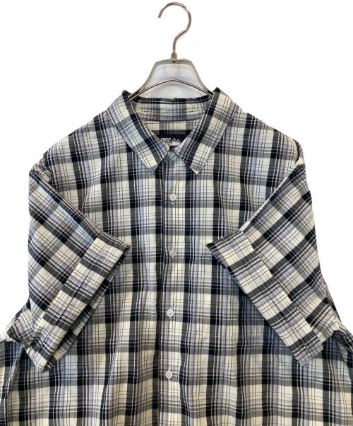 FIRST DOWN（ファーストダウン）FIRST DOWN (ファーストダウン) マドラスチェック ショートスリーブ シャツ　F891082　25SS ブラック×ホワイト サイズ: XL 未使用品の古着・服飾アイテム