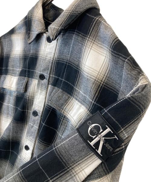 Calvin Klein Jeans（カルバンクラインジーンズ）Calvin Klein Jeans (カルバンクラインジーンズ) チェックシャツ　ZM02895 ブラック×ホワイト サイズ:Sの古着・服飾アイテム
