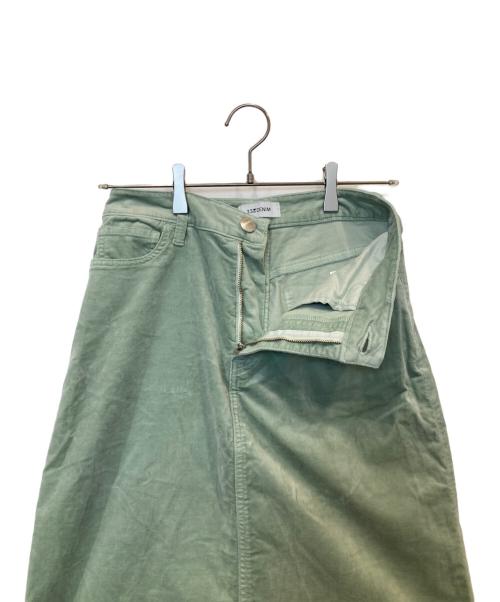 23区（ニジュウサンク）23区 (ニジュウサンク) ベルベットストレッチ Aライン スカート グリーン サイズ:38の古着・服飾アイテム
