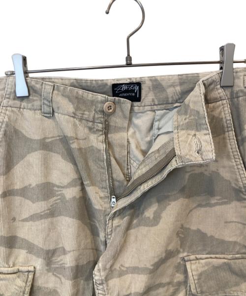 stussy（ステューシー）stussy (ステューシー) 迷彩 コーデュロイカーゴパンツ ベージュ サイズ:32の古着・服飾アイテム