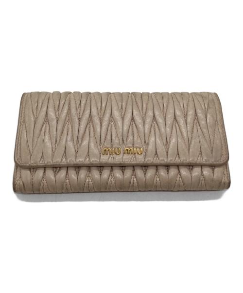 MIU MIU（ミュウミュウ）MIU MIU (ミュウミュウ) マテラッセ長財布  245 ベージュの古着・服飾アイテム