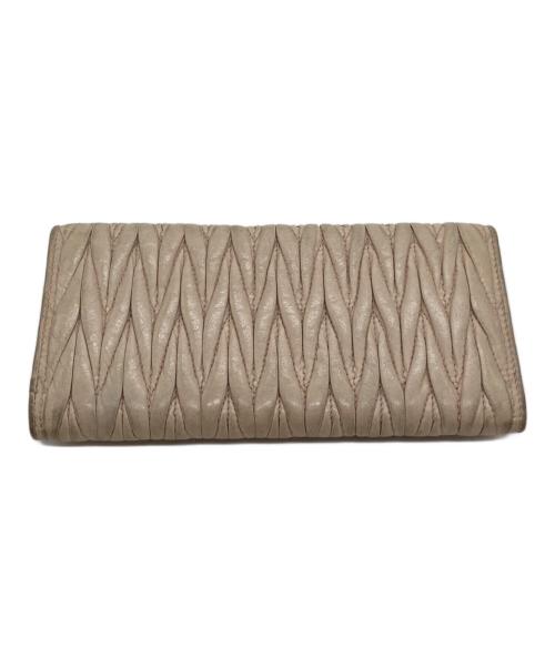 MIU MIU（ミュウミュウ）MIU MIU (ミュウミュウ) マテラッセ長財布  245 ベージュの古着・服飾アイテム