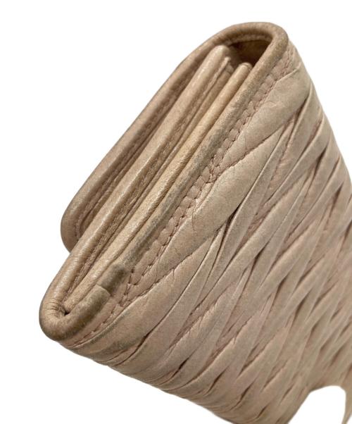 MIU MIU（ミュウミュウ）MIU MIU (ミュウミュウ) マテラッセ長財布  245 ベージュの古着・服飾アイテム