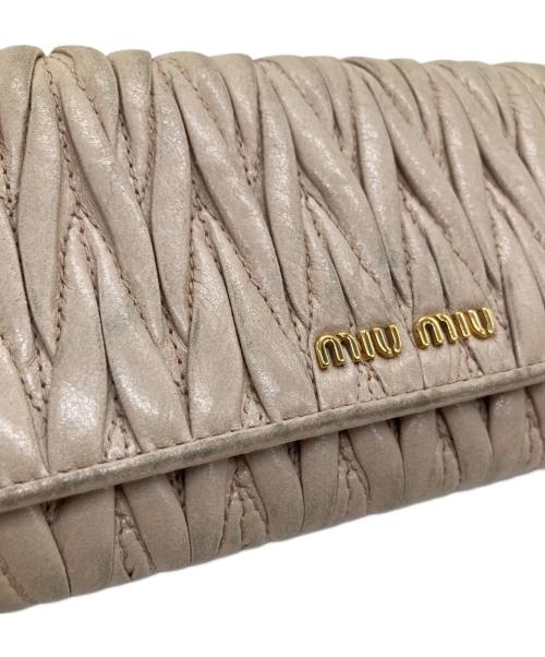 MIU MIU（ミュウミュウ）MIU MIU (ミュウミュウ) マテラッセ長財布  245 ベージュの古着・服飾アイテム