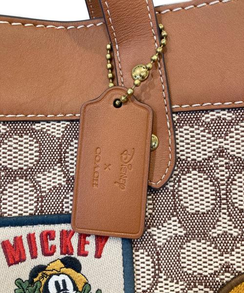 COACH（コーチ）COACH (コーチ) DISNEY (ディズニー) フィールド トート 40・シグネチャー テキスタイル ジャカード・パッチ　CG974 ブラウンの古着・服飾アイテム