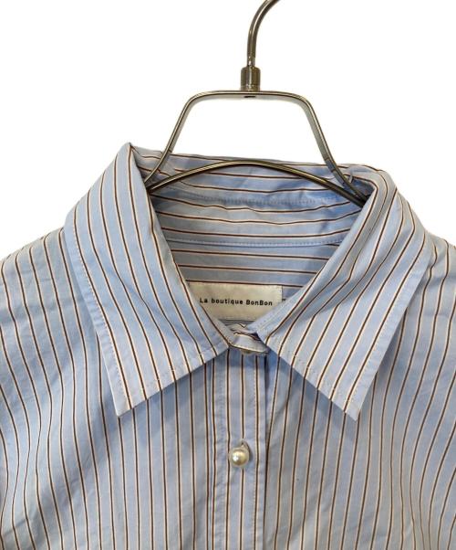 La boutique BonBon（ラブティックボンボン）La boutique BonBon (ラブティックボンボン) パール釦ストライプクロップドシャツ　LBZ1042104A0005 ブルー サイズ:FREEの古着・服飾アイテム