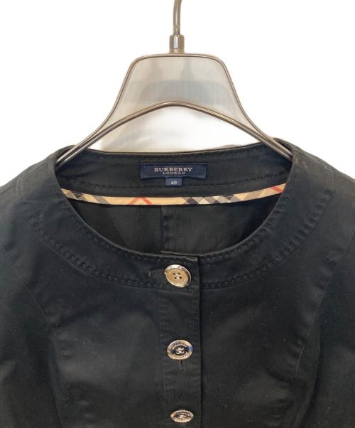 BURBERRY LONDON（バーバリーロンドン）BURBERRY LONDON (バーバリーロンドン) ノーカラーペプラムジャケット　FCD30-466-09　FCD30-466-09 ブラック サイズ:40の古着・服飾アイテム