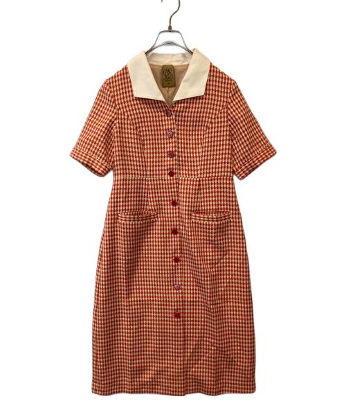 Tnewties（トゥエンティーズ）Tnewties (トゥエンティーズ) メニュー表で顔を隠してるオープンカラーチェックワンピース レッド サイズ:Mの古着・服飾アイテム