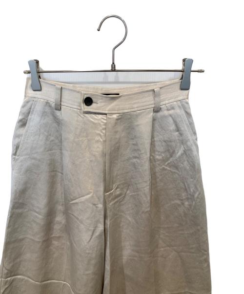 anuans（アニュアンス）anuans (アニュアンス) ベルトデザインサテンパンツ アイボリー サイズ:Mの古着・服飾アイテム