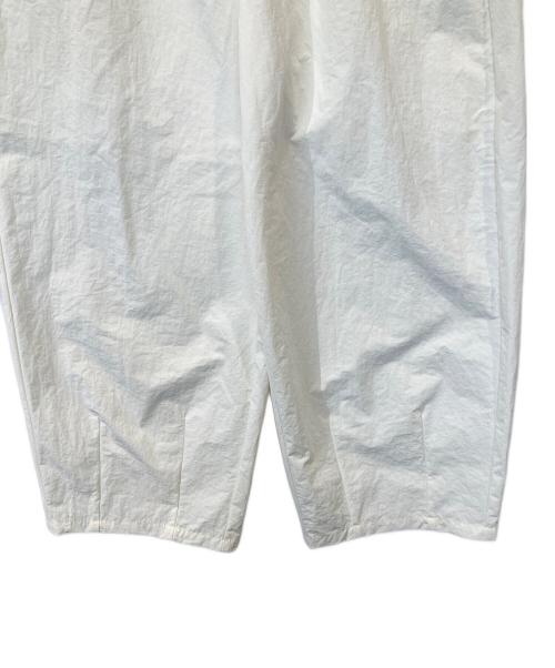 ARULLE（アリュール）ARULLE (アリュール) ワイドナイロンパンツ　aru h-bottoms-242033 アイボリー サイズ:FREEの古着・服飾アイテム