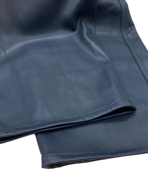 CINOH（チノ）CINOH (チノ) SYNTHTIC LEATHER PANTS 21WPT012 パンツ ネイビー サイズ:40の古着・服飾アイテム