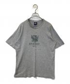 stussyステューシー）の古着「紺タグ プリントTシャツ」｜グレー