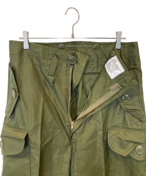 Canadian Army（カナダ軍）Canadian Army (カナディアンアーミー) ECW WINDPROOFオーバーパンツ　8415-21-798-8603 カーキ サイズ:Lの古着・服飾アイテム