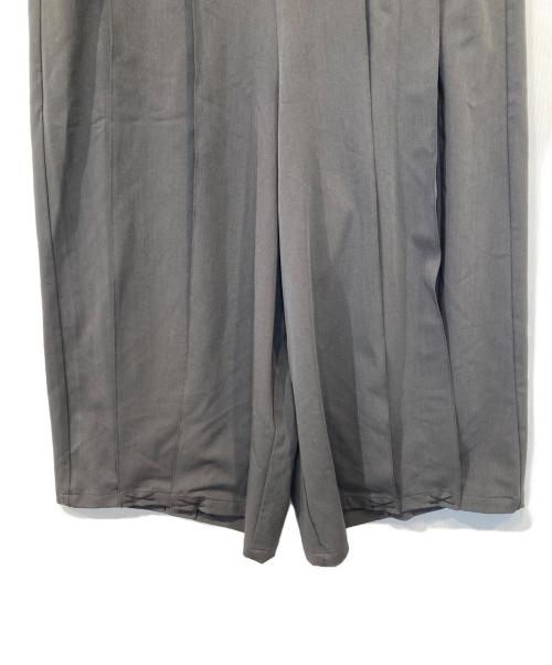 ELLUV（エルブ）ELLUV (エルブ) ルーズプリーツタック袴スラックス EV24AW004 グレー サイズ:S 未使用品の古着・服飾アイテム