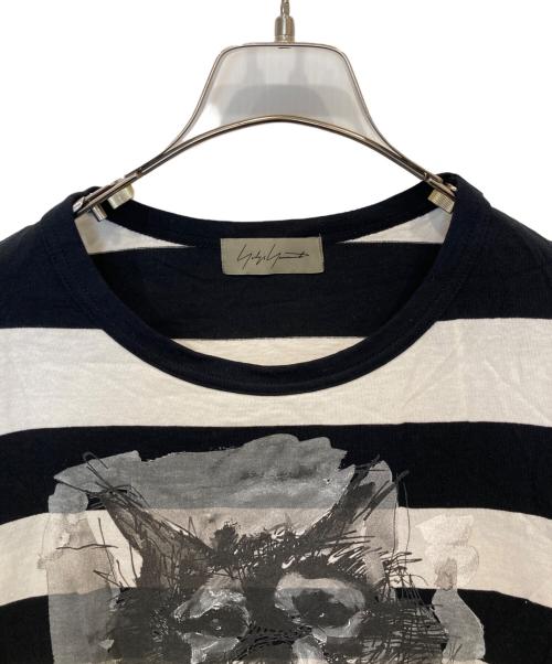 YOHJI YAMAMOTO（ヨウジヤマモト）YOHJI YAMAMOTO (ヨウジヤマモト) アニマルグラフィックボーダーカットソー　FD-T31-097 ブラック×ホワイト サイズ:2の古着・服飾アイテム
