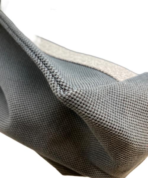 FRANCOIS RENIER（フランソワレニエ）FRANCOIS RENIER (フランソワレニエ) SQUARE TOTE S グレー サイズ:表示がないため不明の古着・服飾アイテム