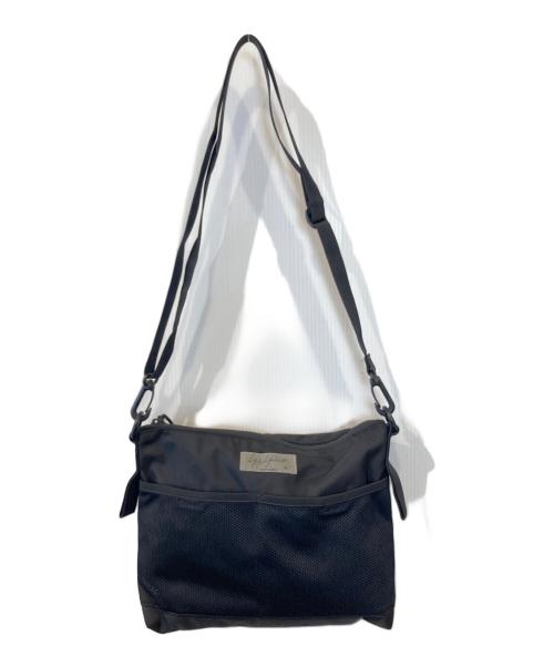 YOHJI YAMAMOTO（ヨウジヤマモト）YOHJI YAMAMOTO (ヨウジヤマモト) New Era (ニューエラ) ショルダーバッグ HH-140-960 ブラックの古着・服飾アイテム