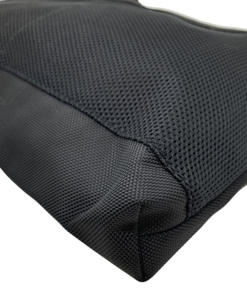 YOHJI YAMAMOTO（ヨウジヤマモト）YOHJI YAMAMOTO (ヨウジヤマモト) New Era (ニューエラ) ショルダーバッグ HH-140-960 ブラックの古着・服飾アイテム