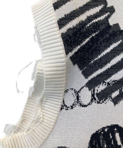 JNBY（ジェイエヌビーワイ）JNBY (ジェイエヌビーワイ) 総柄ニットベスト 13179049 ブラック×ホワイト サイズ:36の古着・服飾アイテム