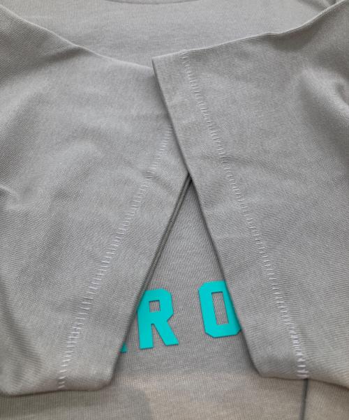 FOG ESSENTIALS（フィアオブゴッド エッセンシャル）FOG ESSENTIALS (フィアオブゴッド エッセンシャル) ロゴTシャツ ベージュ サイズ:Lの古着・服飾アイテム