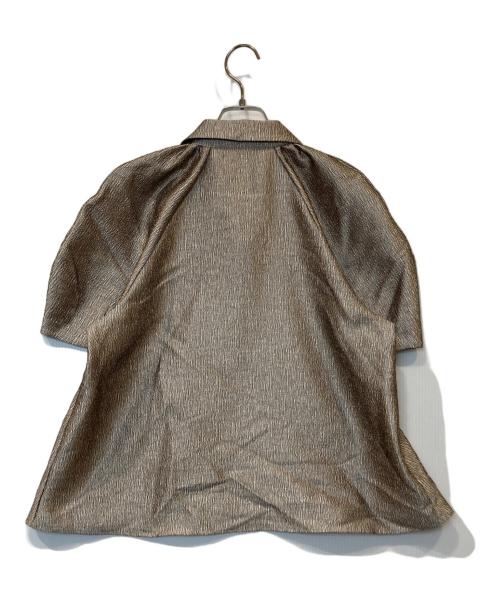 machatt（マチャット）machatt (マチャット) メタリックパフスリーブブラウス 24010120 ゴールド サイズ:FREEの古着・服飾アイテム