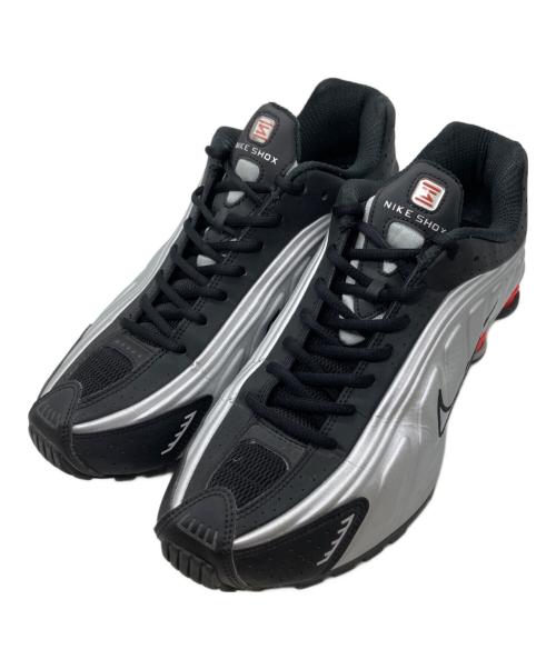 NIKE（ナイキ）NIKE (ナイキ) SHOX R4 METALLIC SILVER　HQ1988-002 スニーカー シルバー×ブラック サイズ: 28.5cmの古着・服飾アイテム