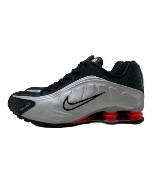 NIKE（ナイキ）NIKE (ナイキ) SHOX R4 METALLIC SILVER　HQ1988-002 スニーカー シルバー×ブラック サイズ: 28.5cmの古着・服飾アイテム