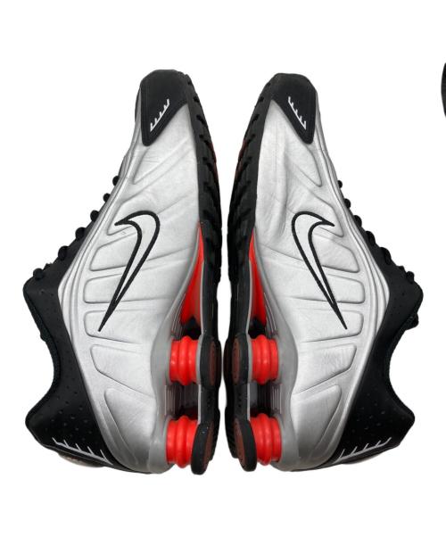 NIKE（ナイキ）NIKE (ナイキ) SHOX R4 METALLIC SILVER　HQ1988-002 スニーカー シルバー×ブラック サイズ: 28.5cmの古着・服飾アイテム