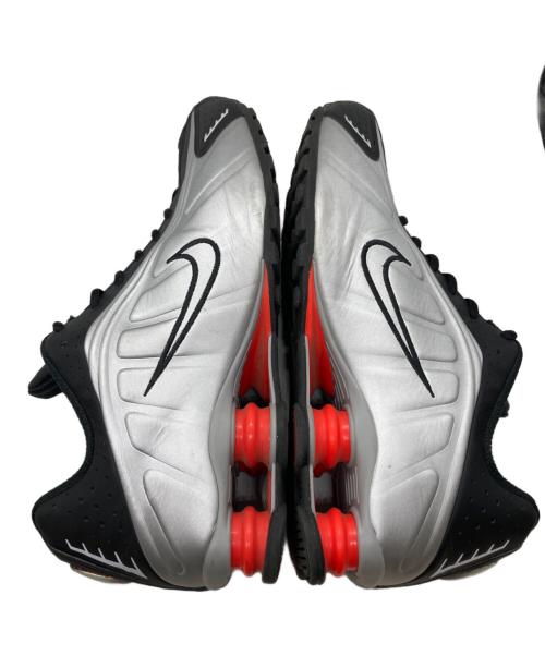 NIKE（ナイキ）NIKE (ナイキ) SHOX R4 METALLIC SILVER　HQ1988-002 スニーカー シルバー×ブラック サイズ: 28.5cmの古着・服飾アイテム