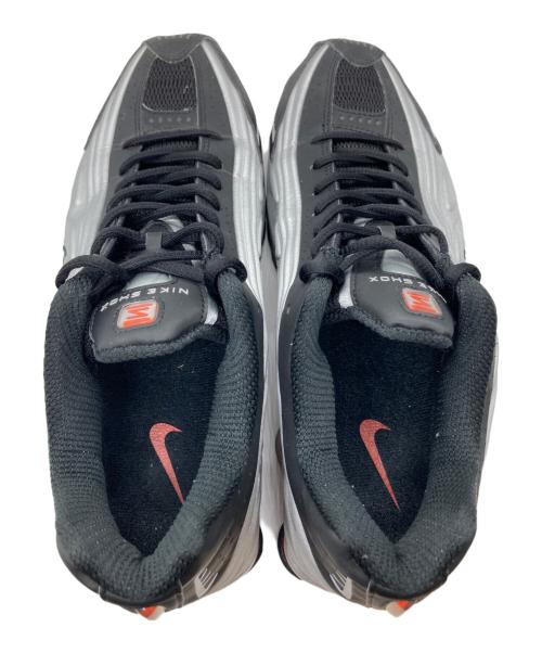 NIKE（ナイキ）NIKE (ナイキ) SHOX R4 METALLIC SILVER　HQ1988-002 スニーカー シルバー×ブラック サイズ: 28.5cmの古着・服飾アイテム
