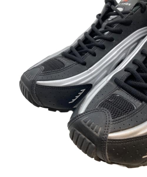 NIKE（ナイキ）NIKE (ナイキ) SHOX R4 METALLIC SILVER　HQ1988-002 スニーカー シルバー×ブラック サイズ: 28.5cmの古着・服飾アイテム