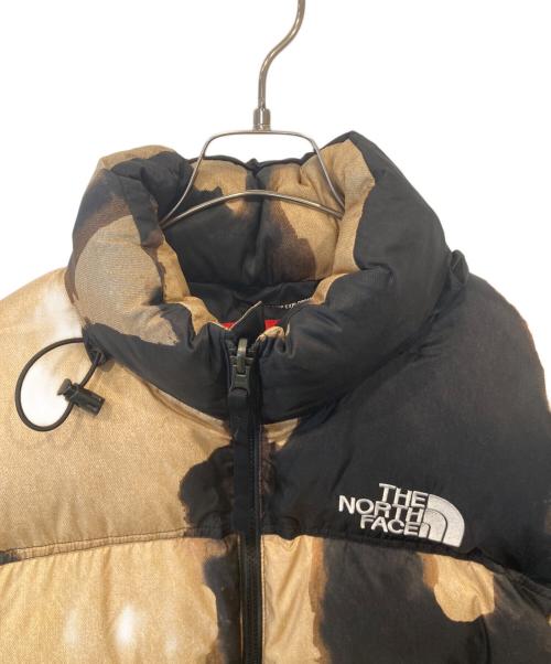 THE NORTH FACE（ザ ノース フェイス）THE NORTH FACE SUPREME (シュプリーム) Bleached Denim Print Nuptse Jacket（ブリーチデニムプリント ヌプシジャケット）　ダウンジャケット ブラック×ブラウン サイズ:Mの古着・服飾アイテム