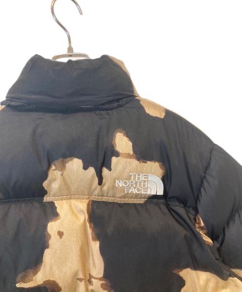 THE NORTH FACE（ザ ノース フェイス）THE NORTH FACE SUPREME (シュプリーム) Bleached Denim Print Nuptse Jacket（ブリーチデニムプリント ヌプシジャケット）　ダウンジャケット ブラック×ブラウン サイズ:Mの古着・服飾アイテム