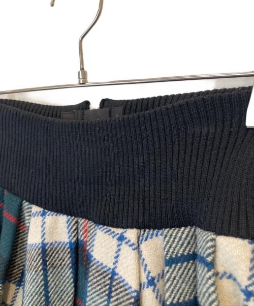 BURBERRY BLUE LABEL（バーバリーロンドンブルーレーベル）BURBERRY BLUE LABEL (バーバリーロンドンブルーレーベル) ニットロングスカート ブラック×グリーン サイズ:38の古着・服飾アイテム