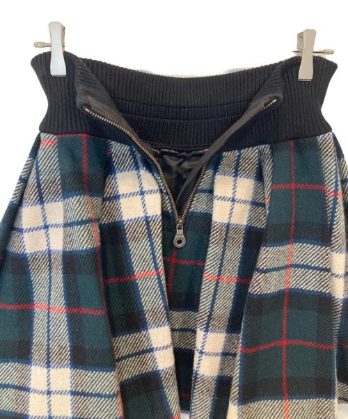 BURBERRY BLUE LABEL（バーバリーロンドンブルーレーベル）BURBERRY BLUE LABEL (バーバリーロンドンブルーレーベル) ニットロングスカート ブラック×グリーン サイズ:38の古着・服飾アイテム