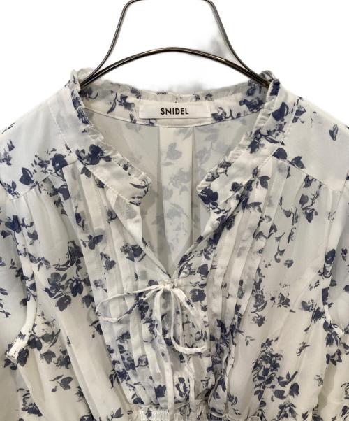 Snidel（スナイデル）Snidel (スナイデル) Sustainaプリーツプリントワンピース　SWFO245033 ホワイトの古着・服飾アイテム