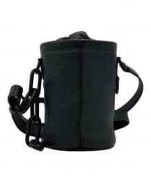 LOUIS VUITTON（ルイ ヴィトン）の古着「モノグラム シャドウ チョーク ナノバッグ M44628 」｜ブラック