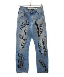 OFFWHITE（オフホワイト）の古着「Graffiti Oversize Tomboy Jeans（グラフィティオーバーサイズトムボーイジーンズ）OWYA012F19773062」｜インディゴ
