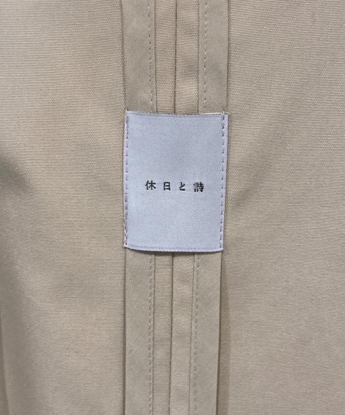 休日と詩（キュウジツトウタ）休日と詩 (キュウジツトウタ) トリトンコート portom21019 ベージュ サイズ:不明の古着・服飾アイテム