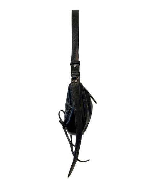 Matin Kim（マーティン・キム）Matin Kim (マーティン・キム) HALF SHIRRING RIBBON ROUND BAG 2way（ハーフシャーリングリボンラウンドバッグ 2way） ブラックの古着・服飾アイテム