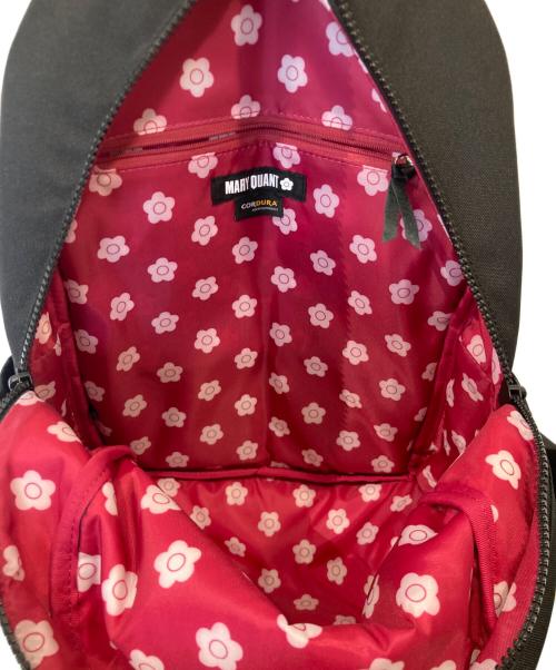 MARY QUANT（マリークヮント）MARY QUANT (マリークヮント) オールブラックシンプルロゴ リュック 223-814847-010-0 ブラック 未使用品の古着・服飾アイテム