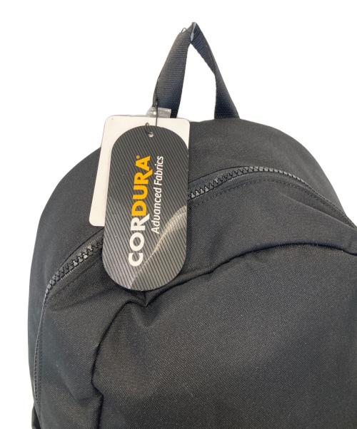 MARY QUANT（マリークヮント）MARY QUANT (マリークヮント) オールブラックシンプルロゴ リュック 223-814847-010-0 ブラック 未使用品の古着・服飾アイテム