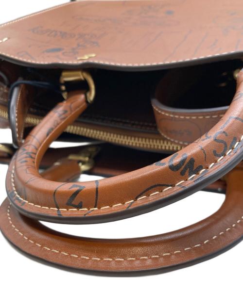 COACH（コーチ）COACH (コーチ) PEANUTS (ピーナッツ) ローグ バッグ・ニュースペーパー プリント/CBF67 ブラウンの古着・服飾アイテム