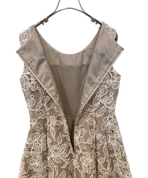 Diagram GRACE CONTINENTAL（ダイアグラム グレースコンチネンタル）Diagram GRACE CONTINENTAL (ダイアグラム グレースコンチネンタル) チュールコードフラワー ワンピース 37435083 ベージュ サイズ:38の古着・服飾アイテム