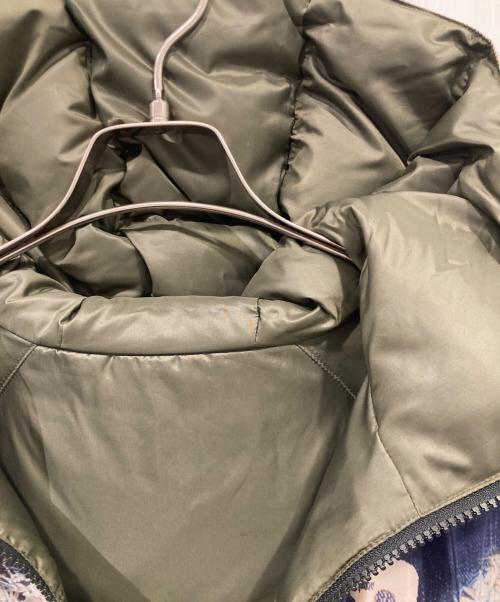 CUNE（キューン）CUNE (キューン) デニムの柄のリバーシブルダウン SC10YC04 カーキ サイズ:2の古着・服飾アイテム