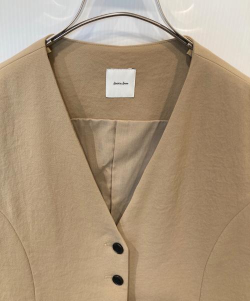 Spick and Span（スピック＆スパン）Spick and Span (スピック＆スパン) PEカルゼVカラージレ 24010200303130 ベージュ サイズ:表記がない為不明の古着・服飾アイテム