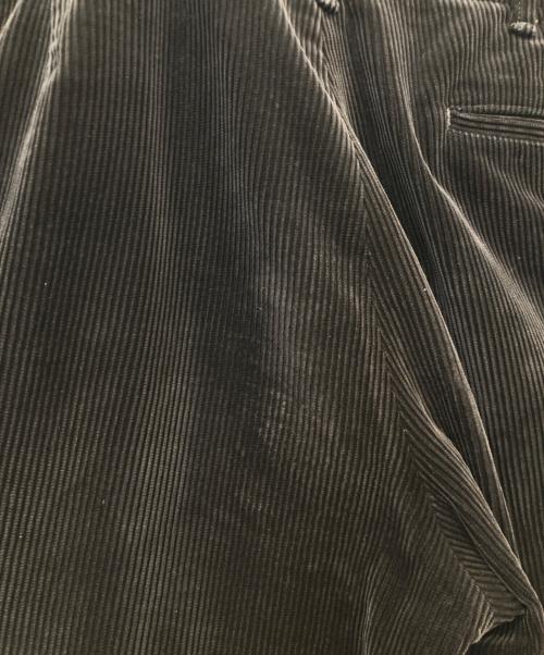 TUKI（ツキ）TUKI (ツキ) s/s slim trousers corduroy エスエススリムトラウザーズコーデュロイ 0171 カーキ サイズ:2の古着・服飾アイテム